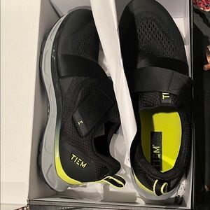 Men’s Tiem slipstream 10.5 new in box black citron cycling 🚴